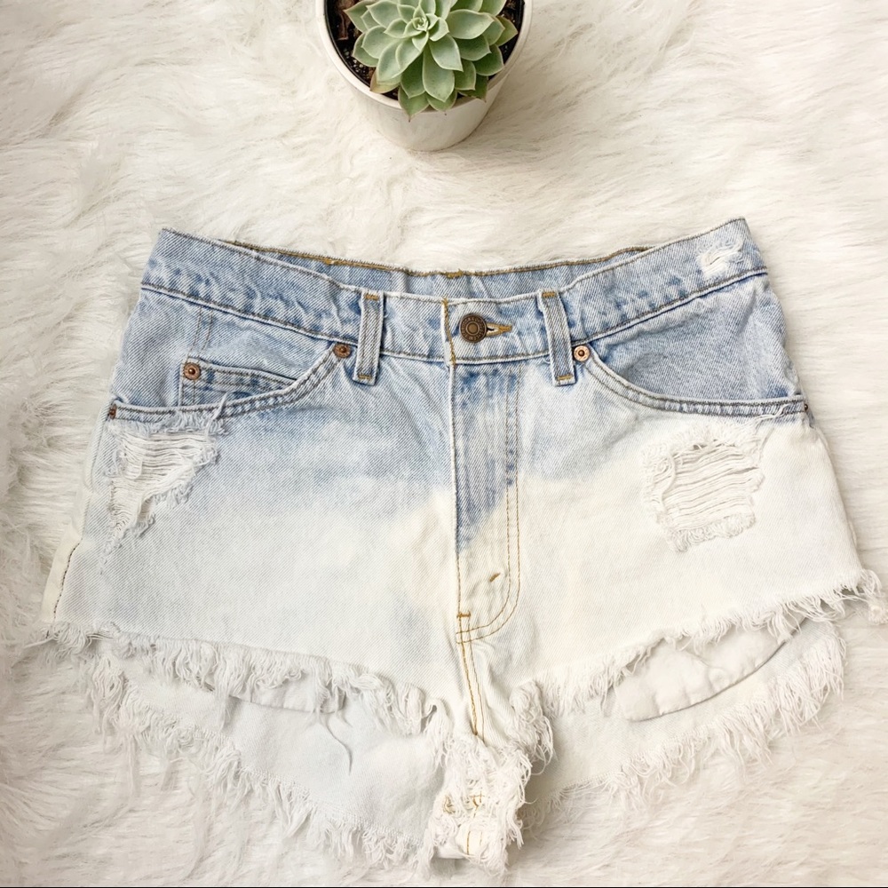 Vintage Levi’s 550 Distressed Acid Wash Shorts Med